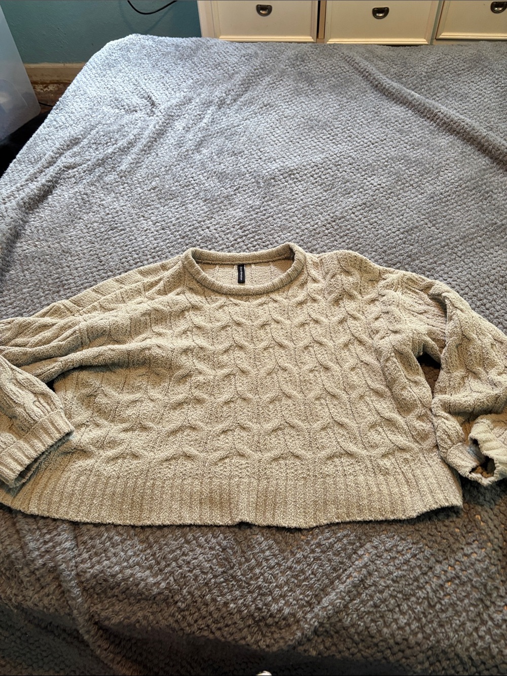 Women's size M Moon & Madison Cable Knit Crewneck Sweater - Cream